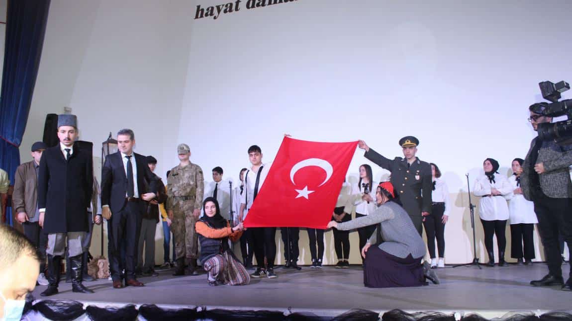 İstiklal Marşımızın kabulü ve Mehmet Akif Ersoy'u anma programı ilçe kültür merkezinde okulumuz tarafından icra edildi.